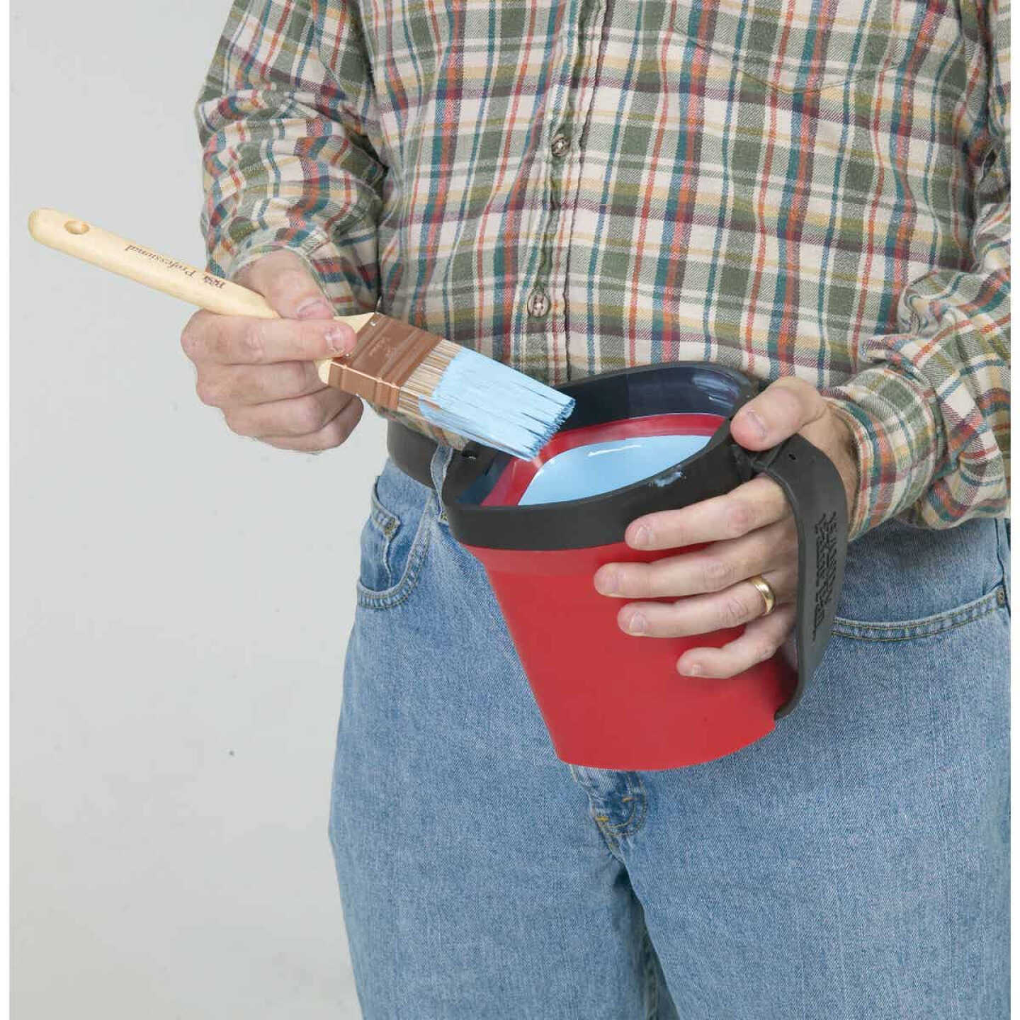 HANDy Paint Pail 1 Qt. Red Painter's Bucket w/Adjustable Strap And Magnetic Brush Holder Image 2